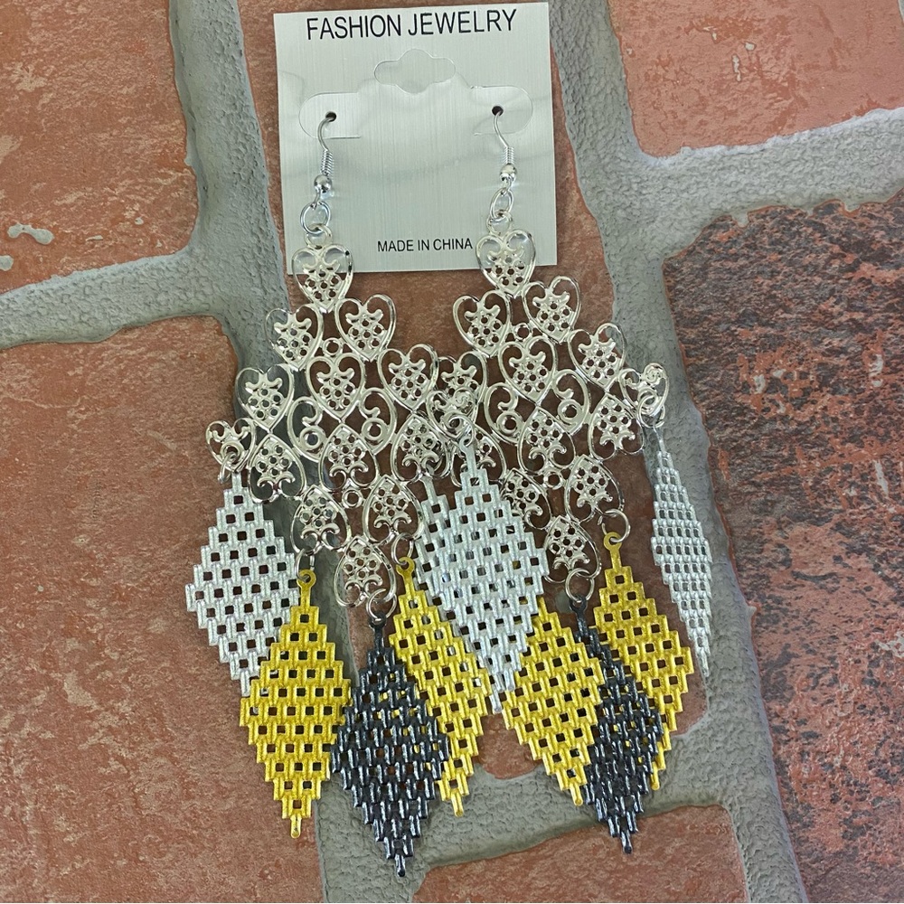 Fashion Long Dangle Lightweight Silver & Gold Toned Statement Earrings.